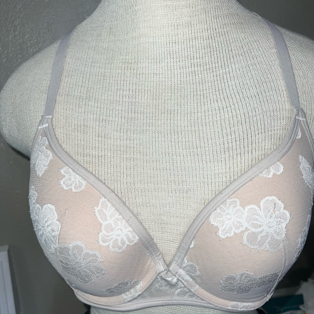 Victorias Secret lined cream Lacey racerback bra 36C
